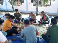 Babinsa Paya Seunara Bersama Warga Gotong Royong Persiapkan Kenduri Khatam Al-Qur’an.