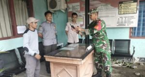 Babinsa Kuta Ateuh Beri Arahan kepada Linmas, Tingkatkan Kesiapsiagaan dalam Menjaga Keamanan Lingkungan