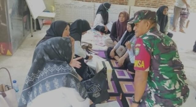 Babinsa Gampong Krueng Raya Komsos dengan Kader Posyandu dan PKK, Dukung Kesehatan Ibu dan Anak