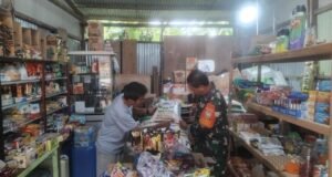 Pastikan Ketersediaan dan Kestabilan Harga Sembako, Babinsa Iboih Tinjau Langsung Kedai Warga