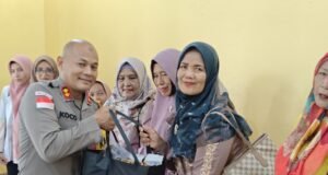 Kapolres Sabang Bagikan Paket Lebaran untuk Purnawirawan, Warakauri, dan Anggota PWI