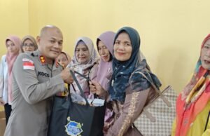 Kapolres Sabang Bagikan Paket Lebaran untuk Purnawirawan, Warakauri, dan Anggota PWI