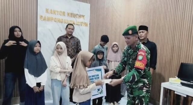 Babinsa Kuta Ateuh Bersama Keuchik Santuni Anak Yatim Piatu di Bulan Suci Ramadan