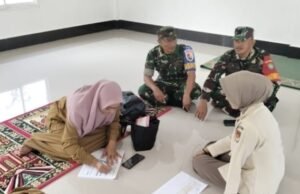 Babinsa Krueng Raya Komsos dengan Kader Posyandu dan Ahli Gizi, Dukung Kesehatan Ibu dan Anak