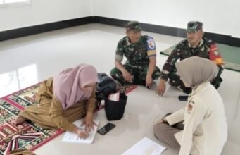 Babinsa Krueng Raya Komsos dengan Kader Posyandu dan Ahli Gizi, Dukung Kesehatan Ibu dan Anak