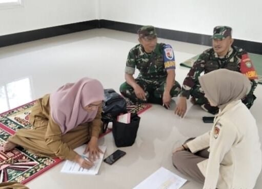 Babinsa Krueng Raya Komsos dengan Kader Posyandu dan Ahli Gizi, Dukung Kesehatan Ibu dan Anak