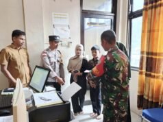 Babinsa Koramil 02/Sukakarya Monitor Penyaluran Dana Anak Yatim di Paya Seunara