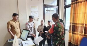 Babinsa Koramil 02/Sukakarya Monitor Penyaluran Dana Anak Yatim di Paya Seunara