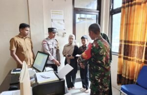 Babinsa Koramil 02/Sukakarya Monitor Penyaluran Dana Anak Yatim di Paya Seunara