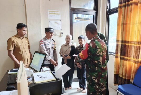 Babinsa Koramil 02/Sukakarya Monitor Penyaluran Dana Anak Yatim di Paya Seunara