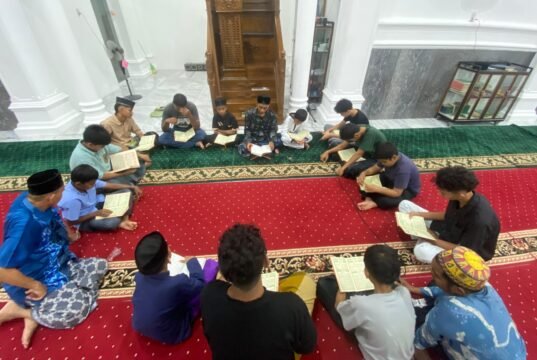 Masjid Al-Falah Gampon Ujong Kareung Laksanakan Khatam Quran