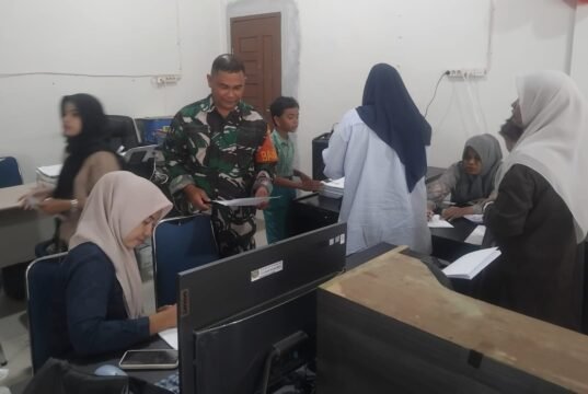 Babinsa Koramil 02/Sukakarya Bantu Pendataan Penerima Bantuan Anak Yatim di Gampong Iboih