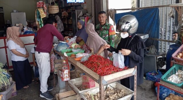 Jelang Idul Fitri, Babinsa Koramil 01/Sukajaya Sukajaya Pantau Aktivitas Jual Beli dan Stabilitas Harga Pangan