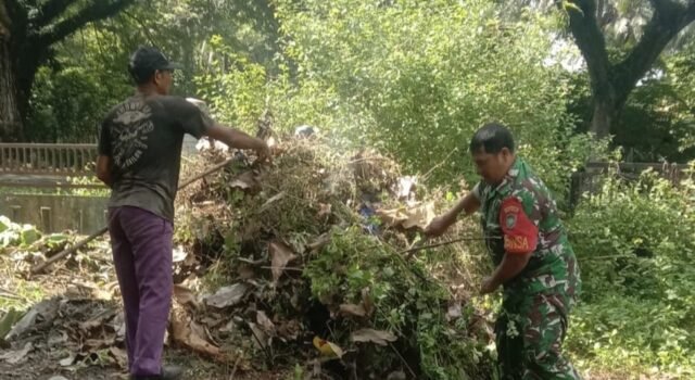Semangat Kebersamaan, Babinsa Balohan Dorong Warga Peduli Lingkungan