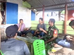 Babinsa Koramil 01/Sukajaya Ajak Warga Jaga Keamanan dan Kebersihan Pantai Pasir Putih Saat Lebaran