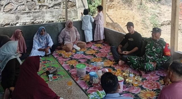 Laksanakan Anjangsana, Babinsa Koramil 02/Sukakarya Jaga Keharmonisan dan Kebersamaan Dengan Warga