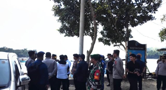 Babinsa Koramil 02/Sukakarya Laksanakan Pengamanan di Lokasi Wisata Saat Idul Fitri