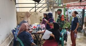 Babinsa Koramil 02/Sukakarya Monitoring Posyandu, Dukung Pencegahan Stunting di Kuta Barat