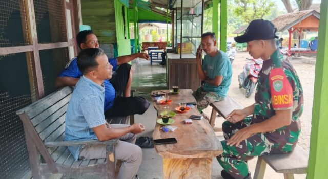 Babinsa Koramil 01/Sukajaya Beri Semangat Nelayan Jaboi di Tengah Minimnya Hasil Tangkapan