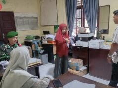 Babinsa Koramil 02/Sukakarya Laksanakan Pendataan Bansos, Pastikan Tepat Sasaran di Gampong Aneuk Laot