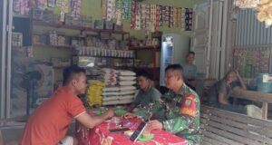 Babinsa Koramil 01/Sukajaya Perkuat Silaturahmi dengan Warga Melalui Komsos di Cot Abeuk