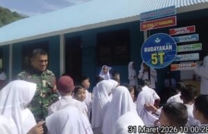 Sambangi Sekolah, Babinsa Koramil 02/Sukakarya Edukasi Siswa tentang Disiplin dan Etika