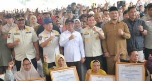 Wagub Aceh bersama Menko PMK dan Mendagri Serahkan Bantuan Rumah Rusak Korban Bencana di Aceh Tamiang