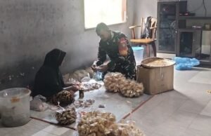 Dorong Ekonomi Rakyat, Babinsa Krueng Raya Aktif Dampingi Pelaku UMKM di Wilayah Binaan