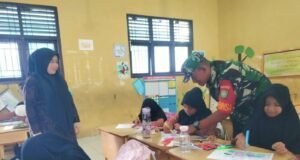 Babinsa Koramil 02/Sukakarya Sambangi SD Negeri 17 Sabang, Beri Motivasi Siswa Tingkatkan Kreativitas