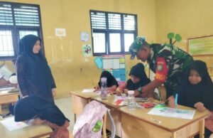 Babinsa Koramil 02/Sukakarya Sambangi SD Negeri 17 Sabang, Beri Motivasi Siswa Tingkatkan Kreativitas