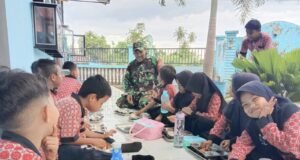 Babinsa Koramil 01/Sukajaya Monitoring Distribusi Makan Bergizi di SD Negeri 20 Sabang