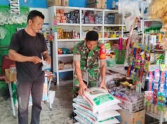 Jaga Stabilitas Pangan, Babinsa Koramil 01/Sukajaya Lakukan Pengecekan Sembako di Kios Warga