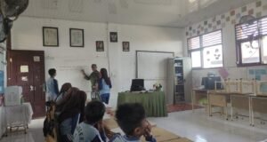 Babinsa Koramil 02/Sukakarya Berikan Materi Wawasan Kebangsaan dan IPA kepada Siswa SDN 2 Sabang