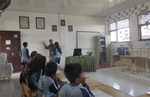Babinsa Koramil 02/Sukakarya Berikan Materi Wawasan Kebangsaan dan IPA kepada Siswa SDN 2 Sabang