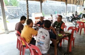 Ngopi Bareng Warga, Cara Humanis Babinsa Pererat Silaturahmi di Kuta Barat
