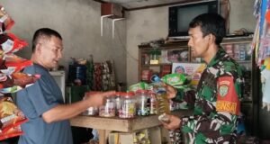 Pantau Langsung ke Lapangan, Babinsa Pastikan Harga Sembako Tetap Terkendali