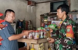 Pantau Langsung ke Lapangan, Babinsa Pastikan Harga Sembako Tetap Terkendali