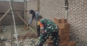 Babinsa Iboih Turun Tangan Bantu Pekerjaan Warga, Wujud Nyata Kepedulian TNI ke Rakyat