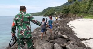 Edukasi Liburan dengan Hal Positif, Babinsa Keuneukai Ikut Dampingi Aktivitas Anak-anak Desa Binaan