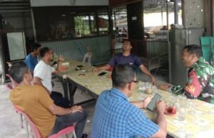Ngopi Bareng Warga, Babinsa Balohan Perkuat Silaturahmi Lewat Komsos