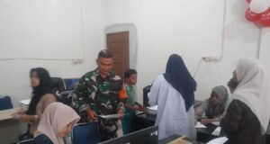 Babinsa Iboih Bersinergi dengan Aparatur Gampong Data Penerima Bantuan