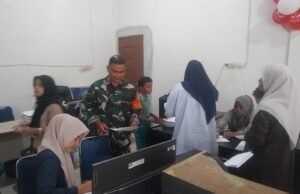 Babinsa Iboih Bersinergi dengan Aparatur Gampong Data Penerima Bantuan