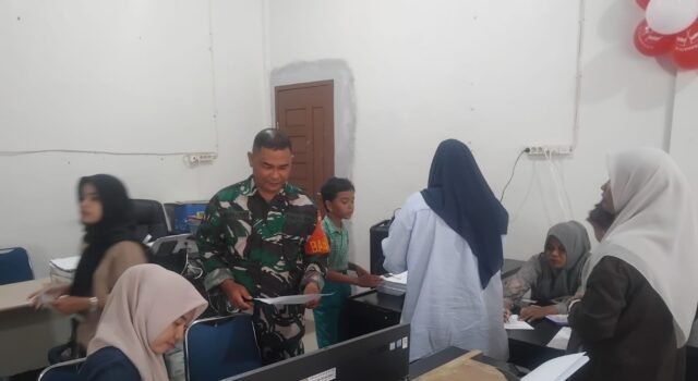 Babinsa Iboih Bersinergi dengan Aparatur Gampong Data Penerima Bantuan