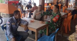 Duduk Bersama, Babinsa Ie Meulee Ajak Warganya Jaga Situasi Tetap Kondusif