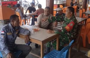 Duduk Bersama, Babinsa Ie Meulee Ajak Warganya Jaga Situasi Tetap Kondusif