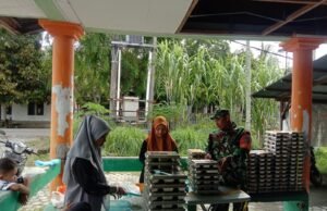 Babinsa Balohan Monitoring Distribusi Makanan Bergizi di Posyandu Cenderawasih