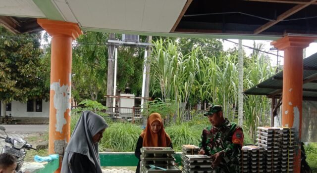 Babinsa Balohan Monitoring Distribusi Makanan Bergizi di Posyandu Cenderawasih