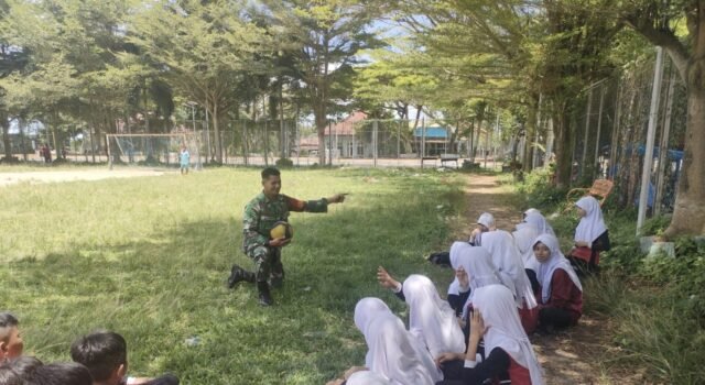 Generasi Sehat dan Berprestasi, Babinsa Kuta Ateuh Edukasi Siswa Tentang Olahraga