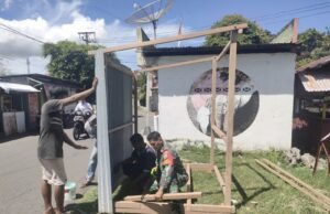 Babinsa Kuta Ateuh Bantu Warga Bangun Warung, Wujud Nyata Dukungan Usaha Kecil