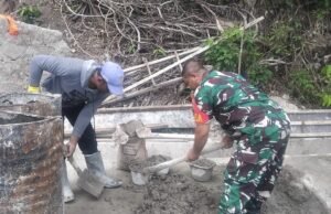 Wujud Kepedulian, Babinsa Koramil 02/Sukakarya Bantu Bangun Rumah Warga di Gampong Iboih